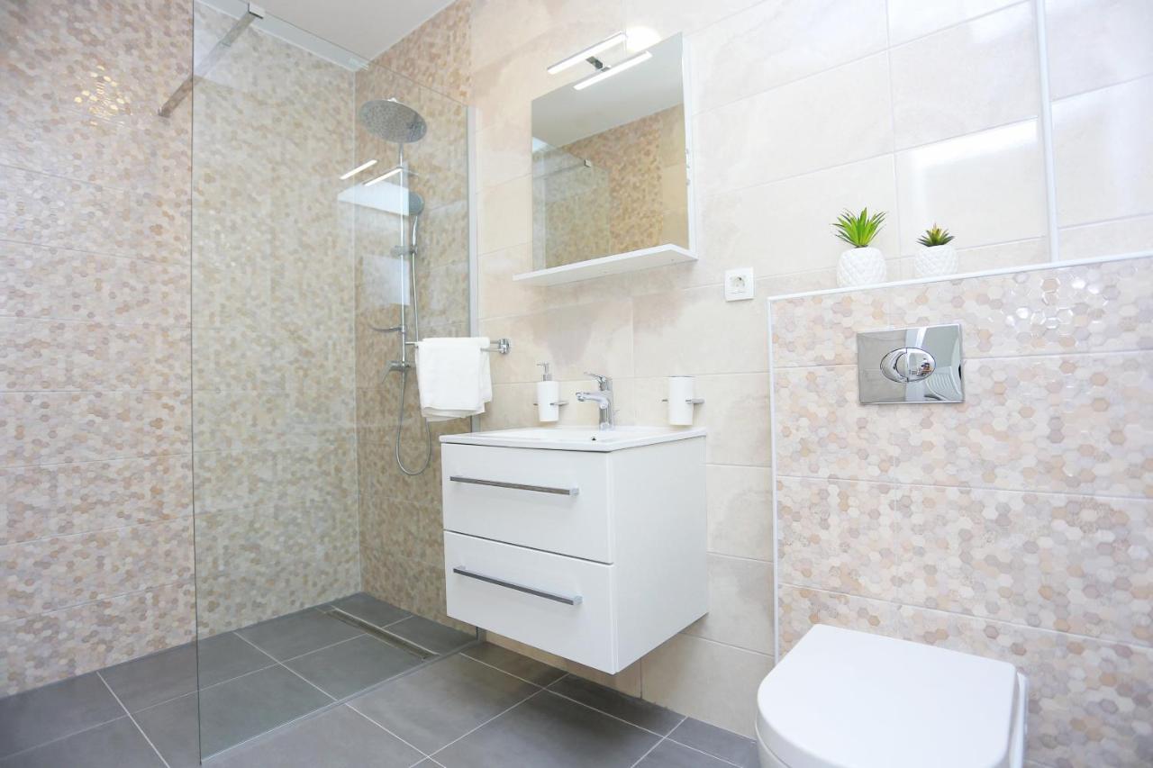 Family Friendly Apartments With A Swimming Pool Zivogosce - Porat, Makarska - 18150 מראה חיצוני תמונה